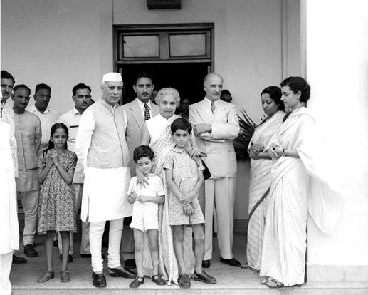 Tribute to Rajiv Gandhi: Young Rajiv Gandhi With Family